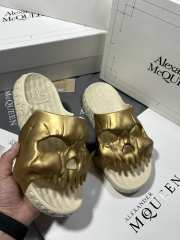 Alexander Mcqueen slide in gold/ white - 4