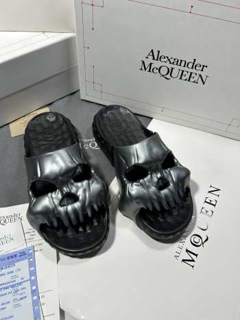 Alexander Mcqueen slide in silver/ black