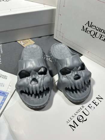 Alexander Mcqueen slide in grey