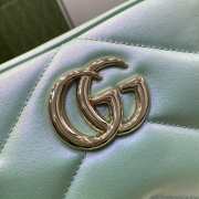 Gucci Marmont shoulder bag in green iridescent quilted chevron leather 24x13x7cm - 2