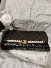 Chanel Clutch Lambskin, Imitation Pearls & Gold Metal Black 15x30x4cm - 5