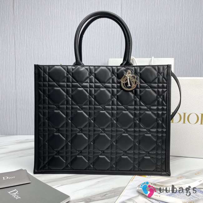 Dior Large Book Tote Bag Black Macrocannage Calfskin 41.5x32x18cm - 1