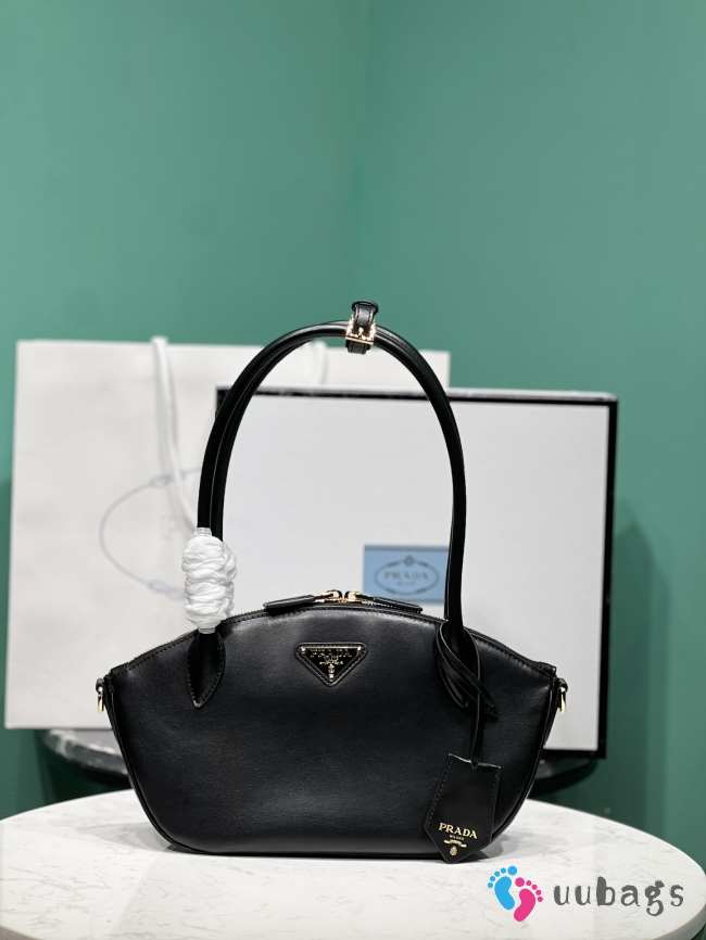 Prada small leather handbag in black 17x26x9cm - 1