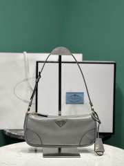 Prada Re-Edition 2002 small leather shoulder bag in grey 10x23x5cm - 1