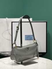 Prada Re-Edition 2002 small leather shoulder bag in grey 10x23x5cm - 6