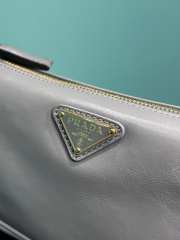 Prada Re-Edition 2002 small leather shoulder bag in grey 10x23x5cm - 3