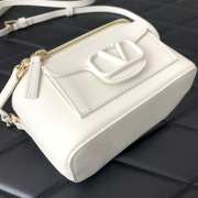 Valentino Garavani Locò mini handbag in calfskin leather in white 16.5x10x7.5cm - 3