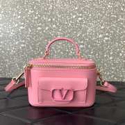 Valentino Garavani Locò mini handbag in calfskin leather in pink 16.5x10x7.5cm - 1