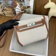 Hermes Kelly Depeches 25 Pouch in Ecru Toile With Silver Buckle 25.2x9.5x4cm - 3