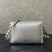 Valentino Garavani Rockstud small crossbody bag in grainy silver metallic calfskin leather 22.5x15x6cm - 3