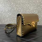 Valentino Garavani Rockstud small crossbody bag in grainy gold metallic calfskin leather 22.5x15x6cm - 6