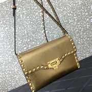 Valentino Garavani Rockstud small crossbody bag in grainy gold metallic calfskin leather 22.5x15x6cm - 3