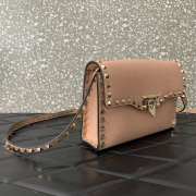 Valentino Garavani Rockstud grainy calfskin bag in rose cannelle 22.5x15x6cm - 5