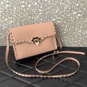 Valentino Garavani Rockstud grainy calfskin bag in rose cannelle 22.5x15x6cm - 4