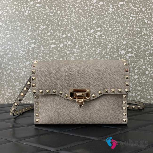 Valentino Garavani Rockstud grainy calfskin bag in dove grey 22.5x15x6cm - 1