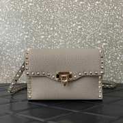 Valentino Garavani Rockstud grainy calfskin bag in dove grey 22.5x15x6cm - 1