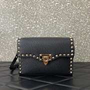 Valentino Garavani Rockstud grainy calfskin bag in black with gold buckle 22.5x15x6cm - 1