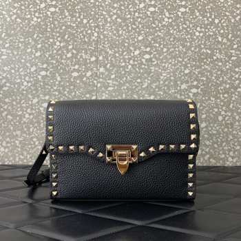 Valentino Garavani Rockstud grainy calfskin bag in black with gold buckle 22.5x15x6cm