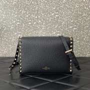 Valentino Garavani Rockstud grainy calfskin bag in black with gold buckle 22.5x15x6cm - 4