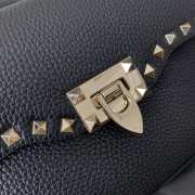 Valentino Garavani Rockstud grainy calfskin bag in black with gold buckle 22.5x15x6cm - 3