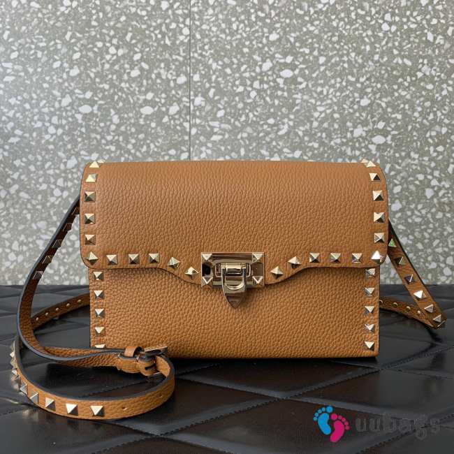 Valentino Garavani Rockstud grainy calfskin bag in almond 22.5x15x6cm - 1