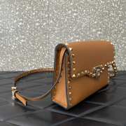 Valentino Garavani Rockstud grainy calfskin bag in almond 22.5x15x6cm - 2