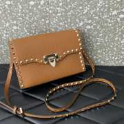 Valentino Garavani Rockstud grainy calfskin bag in almond 22.5x15x6cm - 4