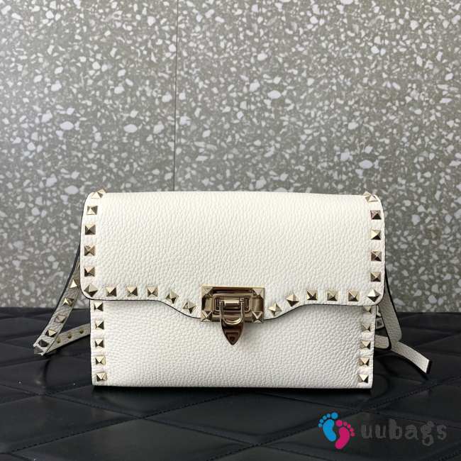 Valentino Garavani Rockstud grainy calfskin bag in white 22.5x15x6cm - 1