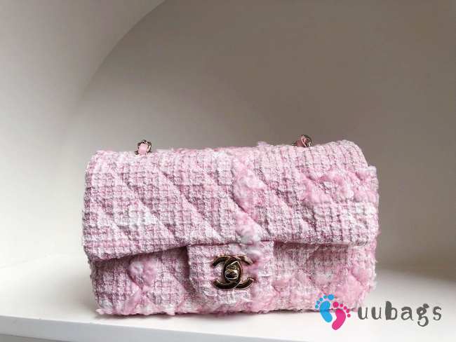 Chanel flap bag tweed in pink with gold hardware 20x12x7cm - 1