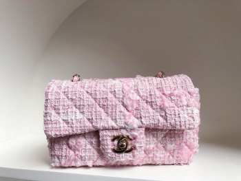 Chanel flap bag tweed in pink with gold hardware 20x12x7cm