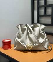 Loewe Flamenco clutch in white nappa calfskin 23.9x18x9cm - 2