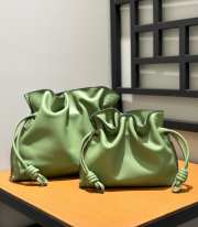 Loewe Flamenco clutch in green nappa calfskin 23.9x18x9cm - 1