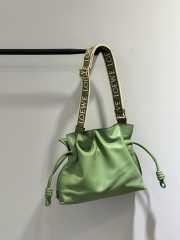 Loewe Flamenco clutch in green nappa calfskin 23.9x18x9cm - 2