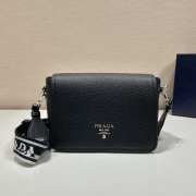 Prada soft leather bag with the lettering logo on the flap in black 23x15.5x9cm - 3