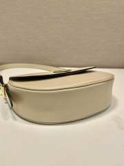 Prada Arqué leather shoulder bag in beige 12x23x6cm - 2