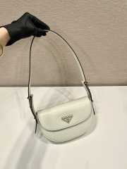 Prada Arqué leather shoulder bag in white 12x23x6cm - 3