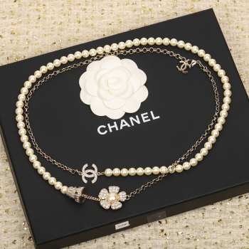 Chanel pearl logo C necklace 