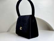 Chanel Vintage velvet kelly armpit bag in black 11x22x27cm - 5