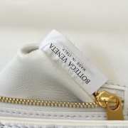 Bottega Veneta Mini Andiamo Crossbody Bag In White 21.5x13.5x4.5cm - 2