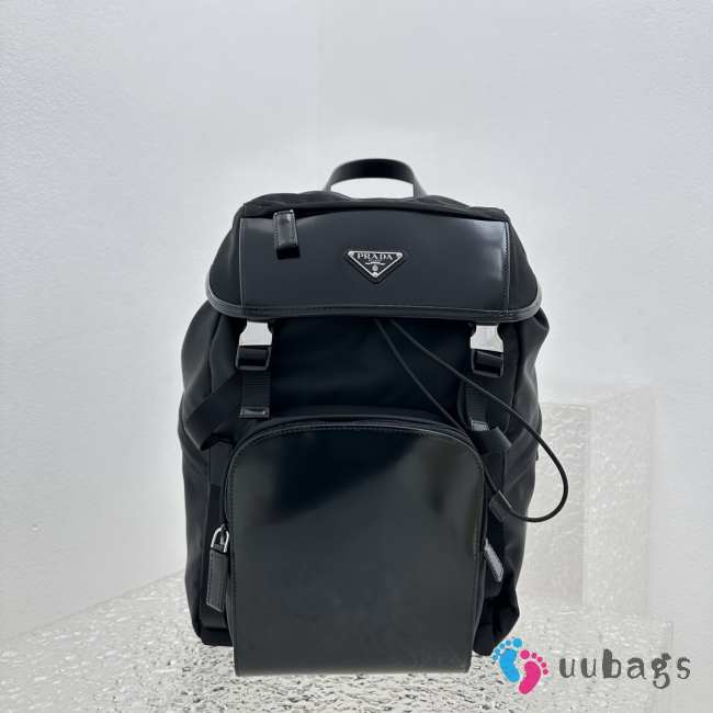 Prada backpack in black 26x18x36cm - 1