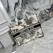 Dior medium book tote latte multicolor zodiac embroidery bag 41x36.5cm - 1