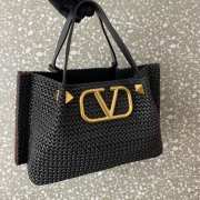 Valentino Garavani Roman Stud Small Straw Tote Bag Black 25x18x12cm - 2