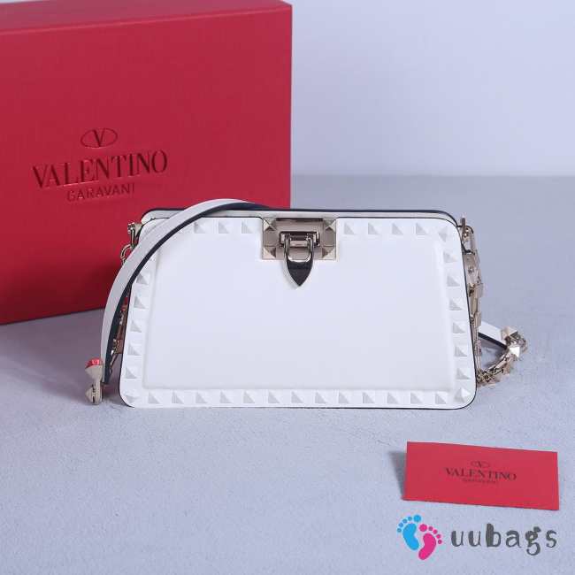 Valentino Garavani Rockstud Calfskin Clutch In White 23x13x7cm - 1