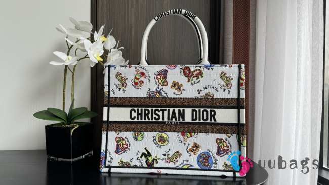 Dior Medium Butterfly Zodiac Book Tote White Bag 36.5x28x16.5cm - 1