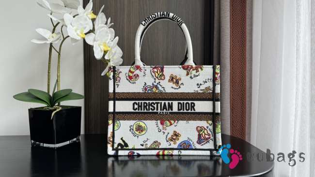 Dior Butterfly Zodiac Book Tote White Bag 26.5x21x14cm - 1