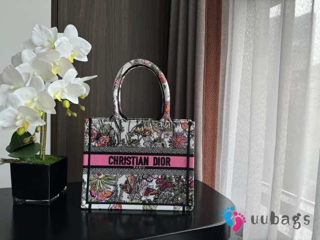 Dior Book Tote White and Pastel Pink Bag 26.5x21x14cm - 1