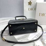 Dior Crocodile Saint Honoré 30 Montaigne Bag In Black 30x22.5x16cm  - 3