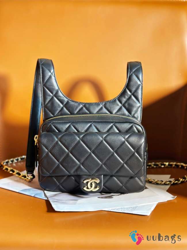 Chanel Black Backpack Lambskin & Gold Metal 19x20x5.5cm - 1