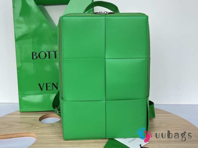 Bottega Veneta Arco Intreccio leather backpack in green 36x24x12cm - 1