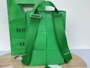 Bottega Veneta Arco Intreccio leather backpack in green 36x24x12cm - 6